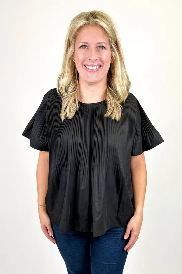 BLACK MICRO PLEATED TOP
