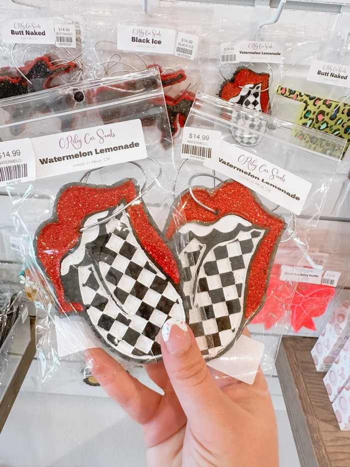 CHECKERED TOUNGE CAR SCENT