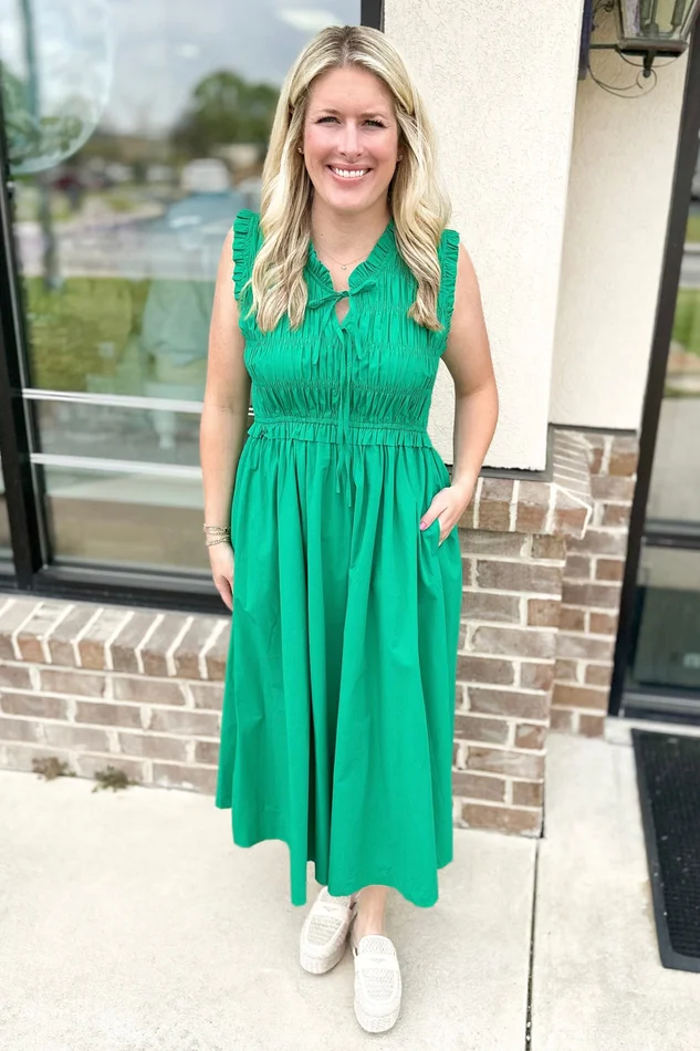 GREEN SLEEVELESS SMOCKED TIE FRONT MIDI DRESS