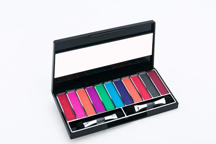 Miss Claire Eyeshadow Kit 3716-11-3, Multi, 13 g