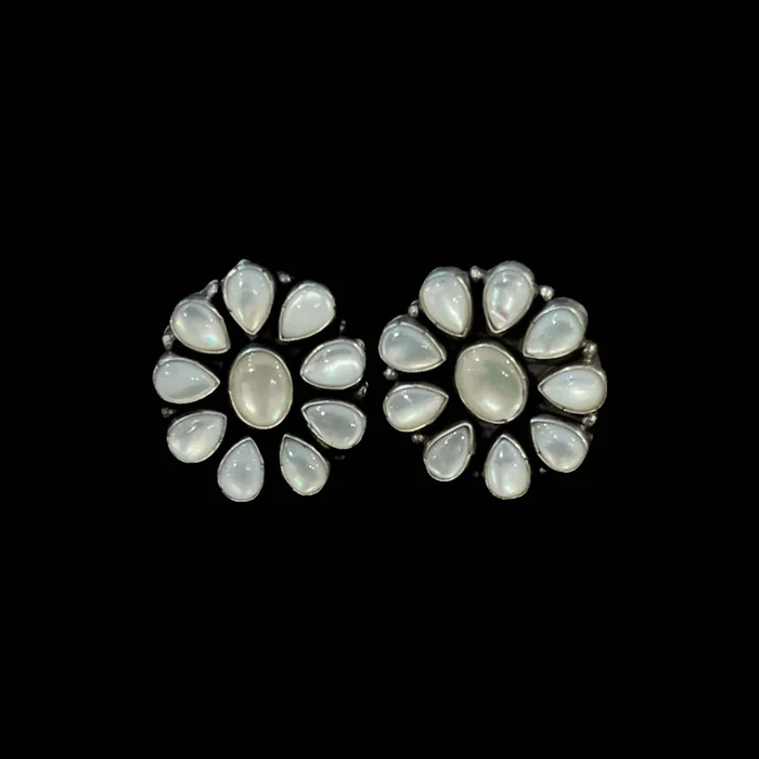 Round Cluster Earring – Mother of Pearl