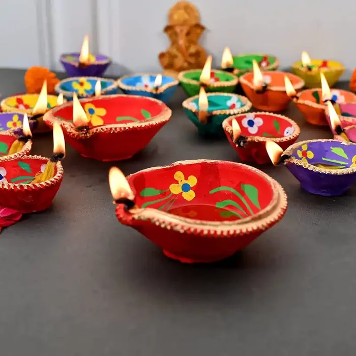 Saudeep India Diwali Diyas Traditional Handmade Terracotta Clay Diya Mitti Deepak Decorate for Diwali Diya for Puja Diwali Home Decoration Diya (Pack of 4)