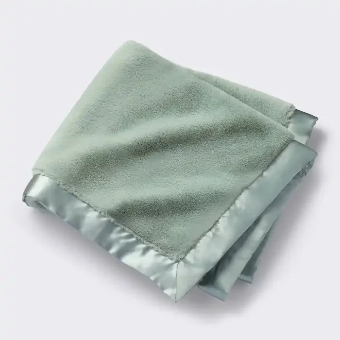 Solid Satin Edge Plush Blanket – Green – Cloud Island™