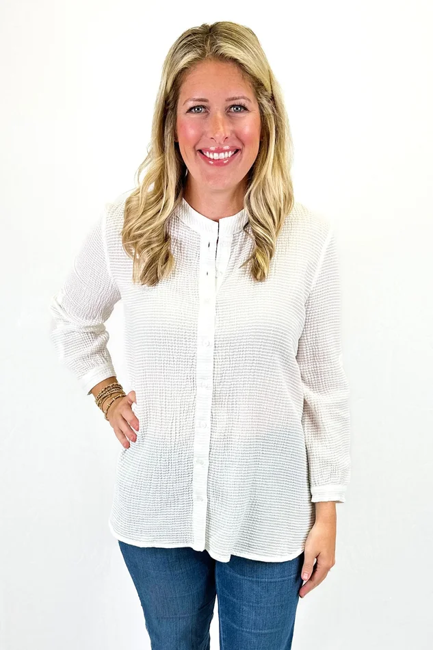WHITE TEXTURED 3/4 SLEEVE BUTTON TOP